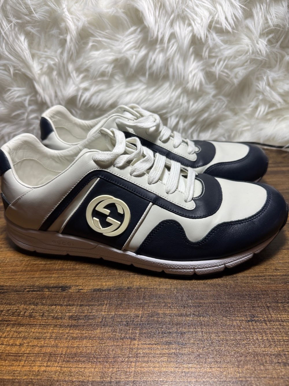 Gucci Men's White and Navy Leather Sneakers - Picture 2 of 11